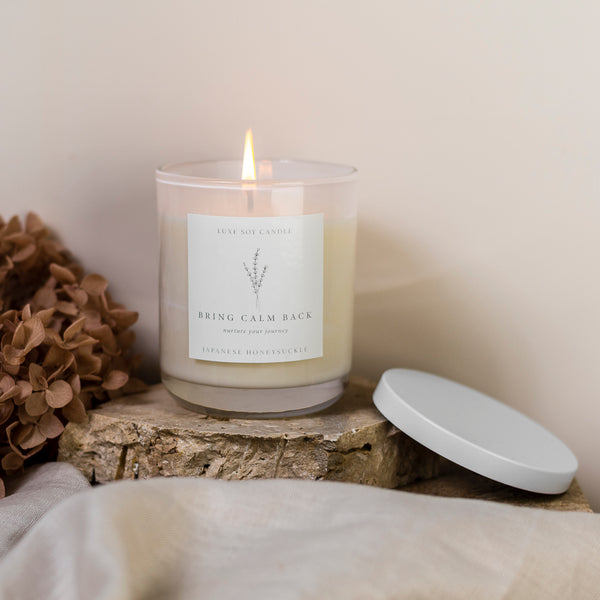 Experience the serene atmosphere of a Japanese garden with our Japanese Honeysuckle Candle, featuring a sweet and delicate floral scent. Top notes of mandarin and pine needle lead to middle notes of grape and neroli, and base notes of vanilla, malt, jasmine, and cedarwood. Presented in a Reusable Glass Jar with Sealable Lid and Drawstring Bag, the 270g of 100% Natural Soy Wax will burn for 40+ hours and complement any decor.